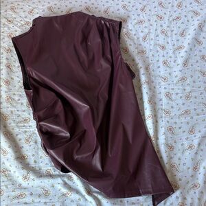 Going out latex-like top purple